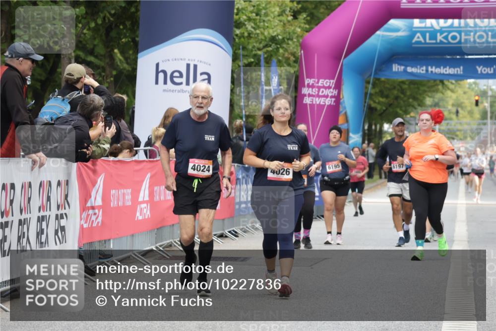 06.09.2026 - CURREX Alsterlauf Yannick Fuchs http://msf.ph/oto/10227836 06.09.2026 10:30:39 Ziel 4963 meine-sportfotos.de