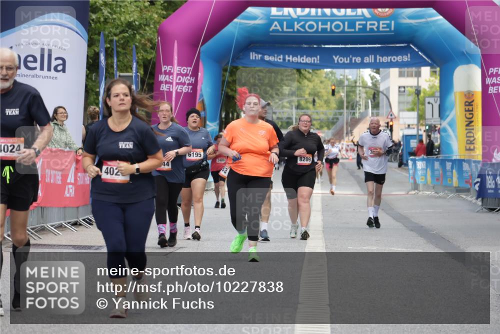 06.09.2026 - CURREX Alsterlauf Yannick Fuchs http://msf.ph/oto/10227838 06.09.2026 10:30:41 Ziel 4963 meine-sportfotos.de