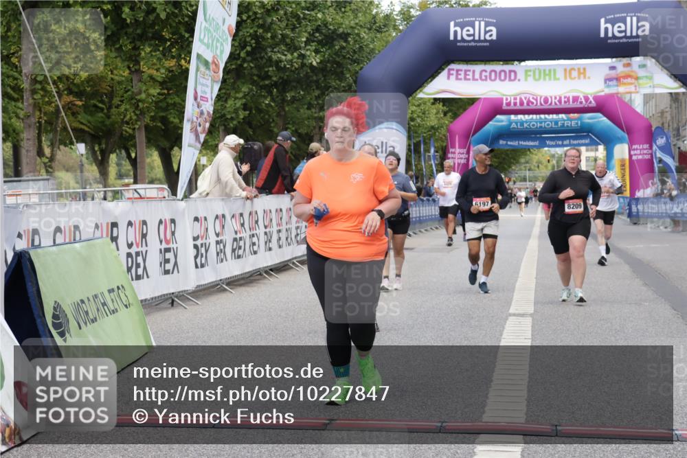06.09.2026 - CURREX Alsterlauf Yannick Fuchs http://msf.ph/oto/10227847 06.09.2026 10:30:50 Ziel 2444, 3676, 4024, 4026, 4853, 8209 meine-sportfotos.de