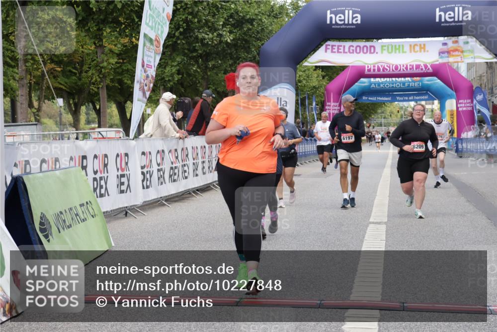 06.09.2026 - CURREX Alsterlauf Yannick Fuchs http://msf.ph/oto/10227848 06.09.2026 10:30:50 Ziel 2444, 3676, 4024, 4026, 4853, 8209 meine-sportfotos.de