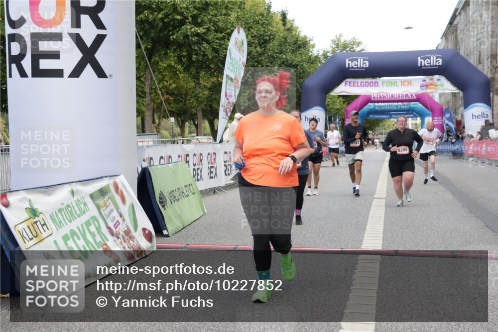 06.09.2026 - CURREX Alsterlauf Yannick Fuchs http://msf.ph/oto/10227852 06.09.2026 10:30:51 Ziel 2444, 3676, 4024, 4026, 4853, 6195, 6197, 8209 meine-sportfotos.de