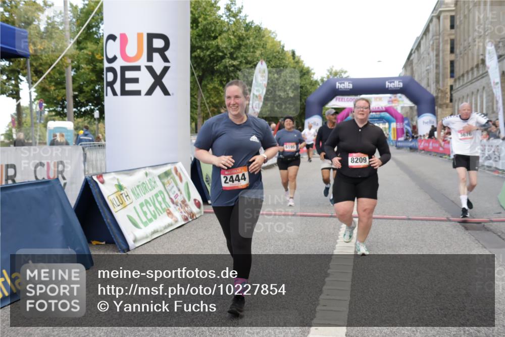 06.09.2026 - CURREX Alsterlauf Yannick Fuchs http://msf.ph/oto/10227854 06.09.2026 10:30:55 Ziel 2444, 3676, 4853, 6195, 6197, 8209 meine-sportfotos.de