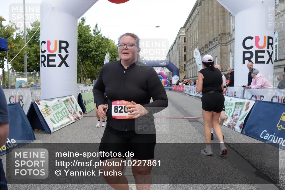 06.09.2026 - CURREX Alsterlauf Yannick Fuchs http://msf.ph/oto/10227861 06.09.2026 10:30:56 Ziel 2444, 3676, 4853, 6195, 6197, 8209 meine-sportfotos.de