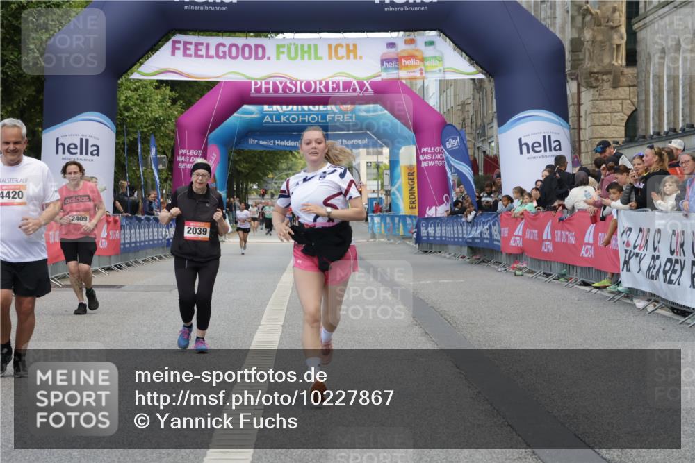 06.09.2026 - CURREX Alsterlauf Yannick Fuchs http://msf.ph/oto/10227867 06.09.2026 10:31:00 Ziel 2039, 2444, 3676, 4420, 4773, 6195, 6197, 8209 meine-sportfotos.de
