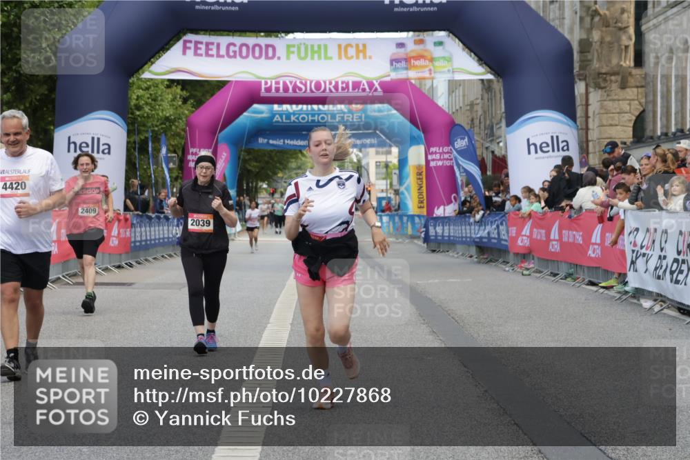06.09.2026 - CURREX Alsterlauf Yannick Fuchs http://msf.ph/oto/10227868 06.09.2026 10:31:00 Ziel 2039, 2444, 3676, 4420, 4773, 6195, 6197, 8209 meine-sportfotos.de