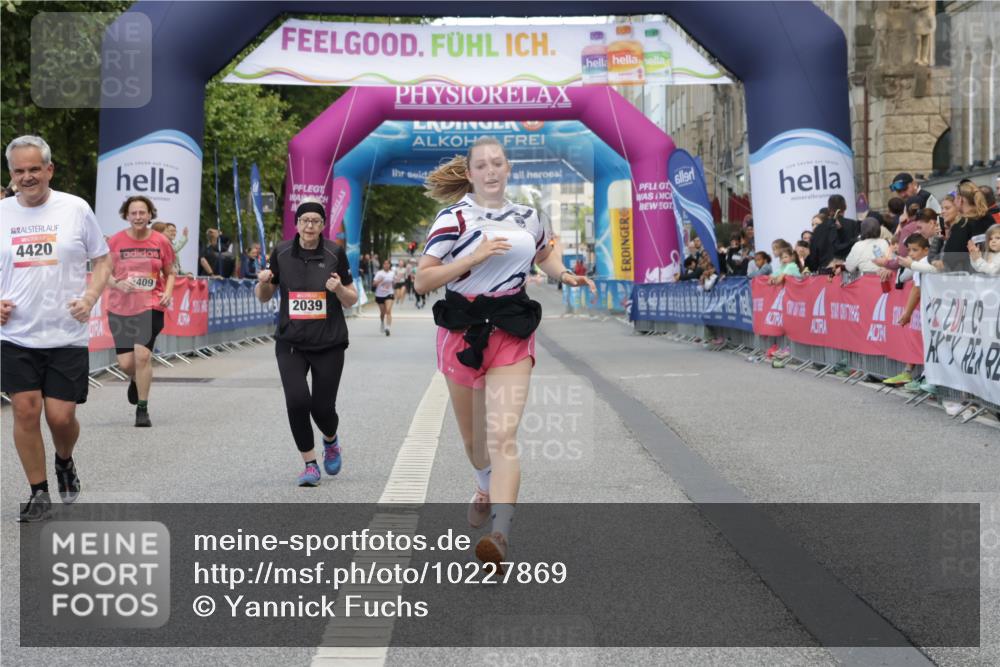 06.09.2026 - CURREX Alsterlauf Yannick Fuchs http://msf.ph/oto/10227869 06.09.2026 10:31:00 Ziel 2039, 2444, 3676, 4420, 4773, 6195, 6197, 8209 meine-sportfotos.de
