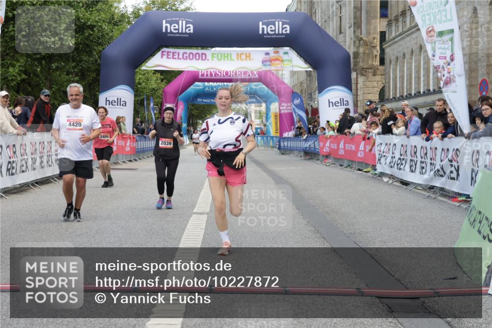 06.09.2026 - CURREX Alsterlauf Yannick Fuchs http://msf.ph/oto/10227872 06.09.2026 10:31:01 Ziel 2039, 2409, 3676, 4420, 4773, 6195, 6197, 8209 meine-sportfotos.de
