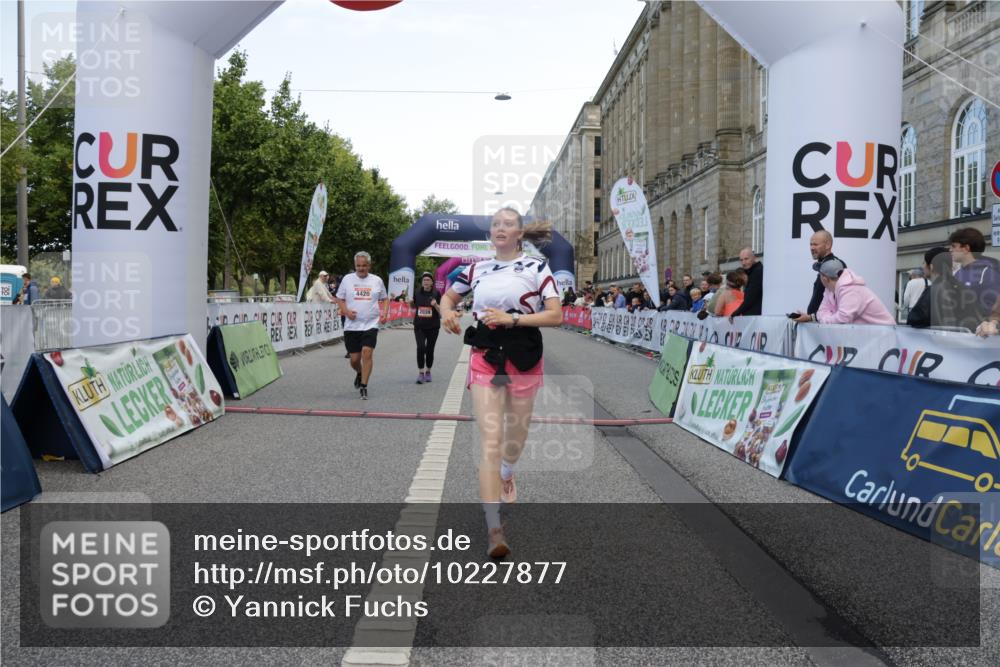 06.09.2026 - CURREX Alsterlauf Yannick Fuchs http://msf.ph/oto/10227877 06.09.2026 10:31:03 Ziel 2039, 2409, 4420, 4773, 6195, 6197 meine-sportfotos.de