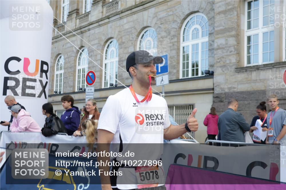 06.09.2026 - CURREX Alsterlauf Yannick Fuchs http://msf.ph/oto/10227896 06.09.2026 10:31:21 Ziel 4788 meine-sportfotos.de