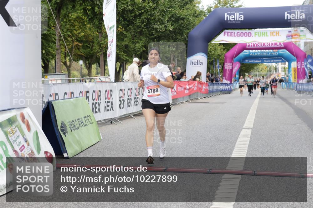 06.09.2026 - CURREX Alsterlauf Yannick Fuchs http://msf.ph/oto/10227899 06.09.2026 10:31:23 Ziel 4788 meine-sportfotos.de