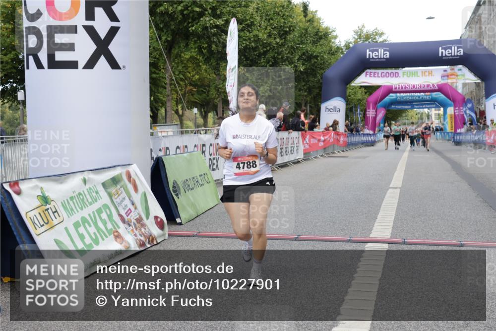 06.09.2026 - CURREX Alsterlauf Yannick Fuchs http://msf.ph/oto/10227901 06.09.2026 10:31:24 Ziel 4788 meine-sportfotos.de