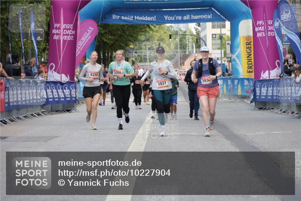 06.09.2026 - CURREX Alsterlauf Yannick Fuchs http://msf.ph/oto/10227904 06.09.2026 10:31:28 Ziel 4788 meine-sportfotos.de