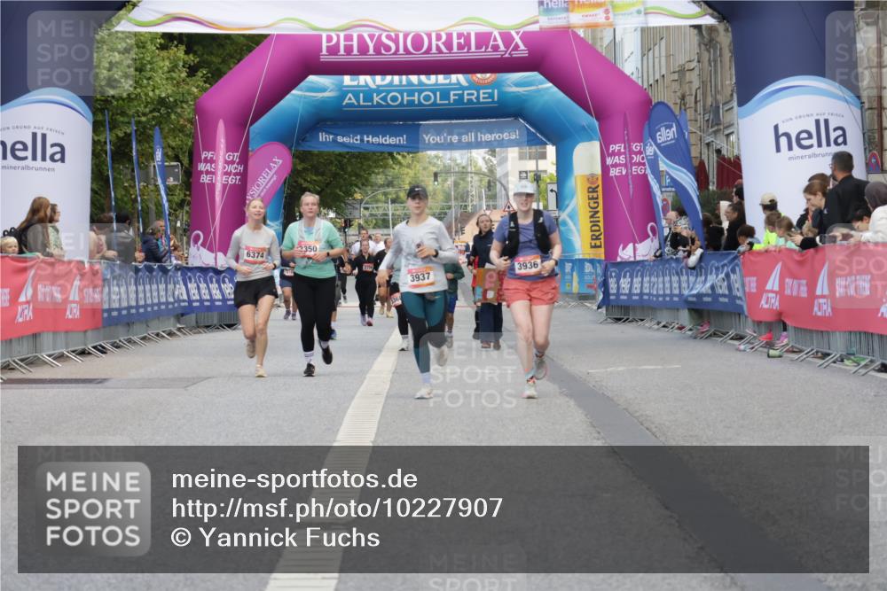 06.09.2026 - CURREX Alsterlauf Yannick Fuchs http://msf.ph/oto/10227907 06.09.2026 10:31:30 Ziel 4788 meine-sportfotos.de