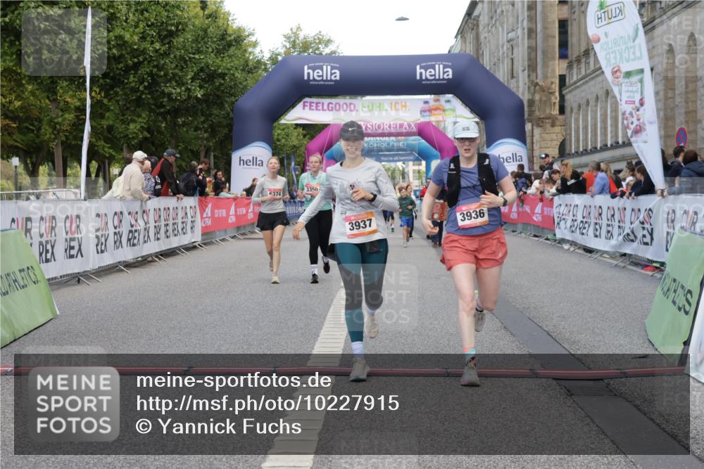 06.09.2026 - CURREX Alsterlauf Yannick Fuchs http://msf.ph/oto/10227915 06.09.2026 10:31:38 Ziel 3350, 3936, 3937, 6374 meine-sportfotos.de