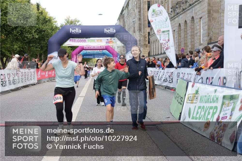 06.09.2026 - CURREX Alsterlauf Yannick Fuchs http://msf.ph/oto/10227924 06.09.2026 10:31:46 Ziel 3350, 3387, 5368, 5907, 6374, 8033 meine-sportfotos.de