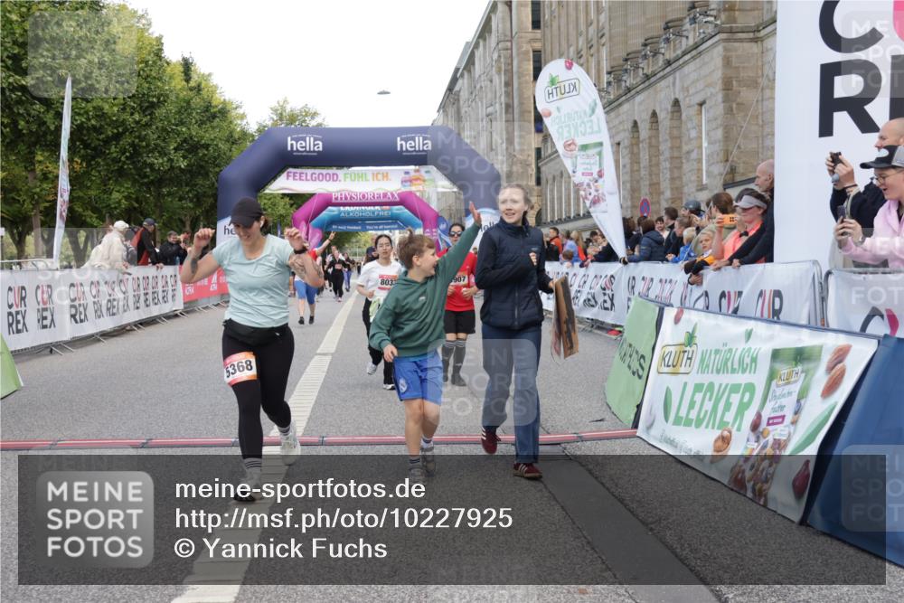 06.09.2026 - CURREX Alsterlauf Yannick Fuchs http://msf.ph/oto/10227925 06.09.2026 10:31:46 Ziel 3350, 3387, 5368, 5907, 6374, 8033 meine-sportfotos.de