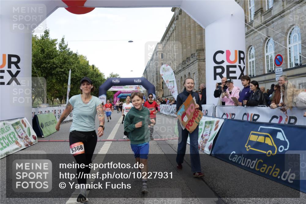 06.09.2026 - CURREX Alsterlauf Yannick Fuchs http://msf.ph/oto/10227931 06.09.2026 10:31:48 Ziel 3350, 3387, 5368, 5907, 6374, 8033 meine-sportfotos.de