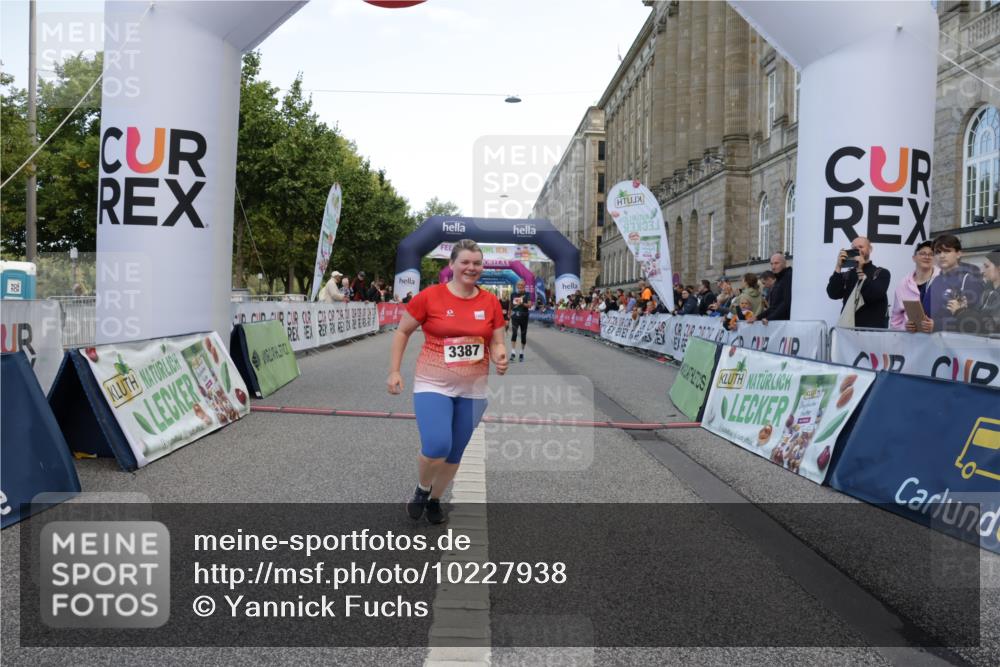 06.09.2026 - CURREX Alsterlauf Yannick Fuchs http://msf.ph/oto/10227938 06.09.2026 10:31:51 Ziel 3387, 5368, 5907, 8033 meine-sportfotos.de