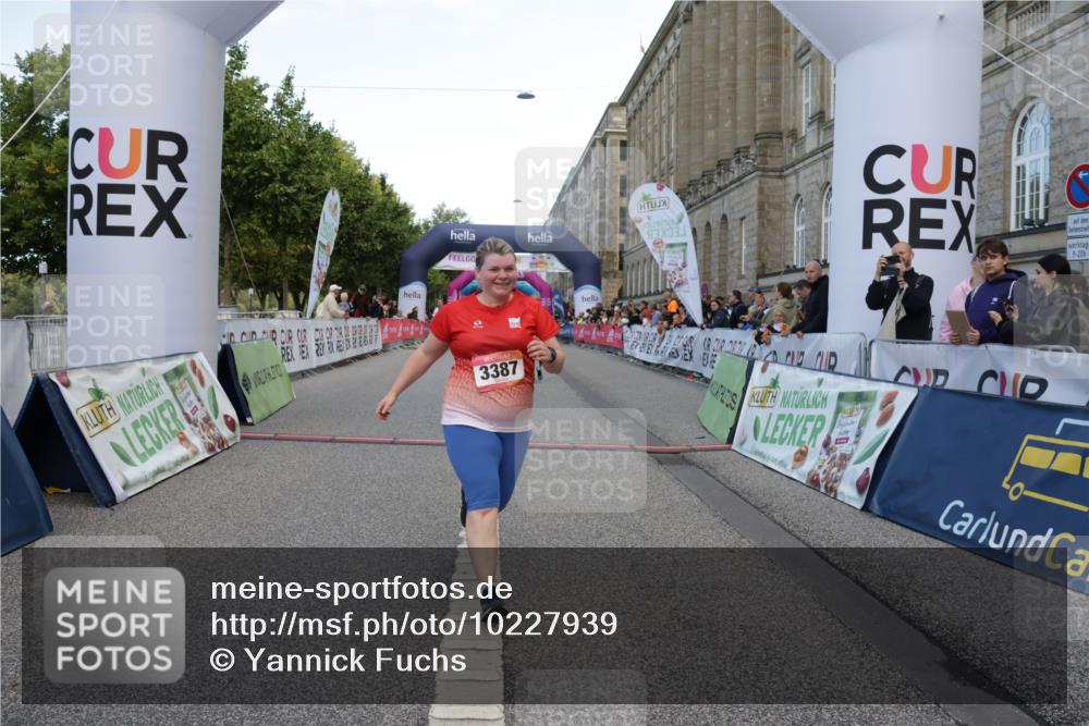 06.09.2026 - CURREX Alsterlauf Yannick Fuchs http://msf.ph/oto/10227939 06.09.2026 10:31:51 Ziel 3387, 5368, 5907, 8033 meine-sportfotos.de