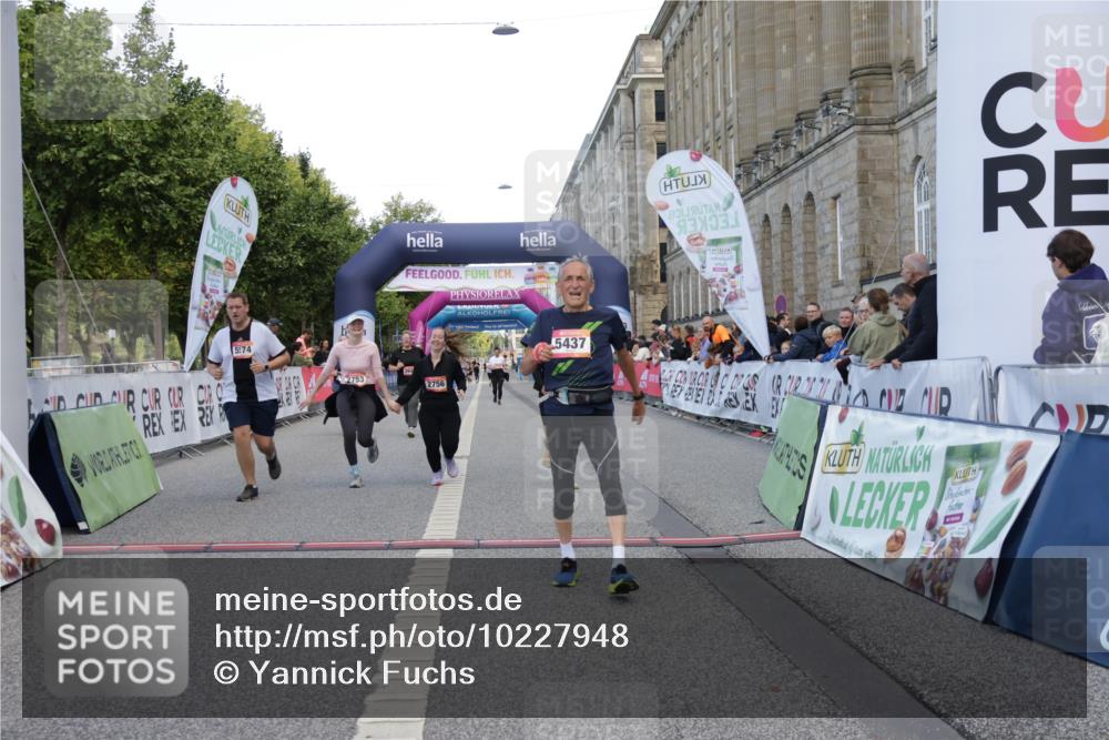 06.09.2026 - CURREX Alsterlauf Yannick Fuchs http://msf.ph/oto/10227948 06.09.2026 10:31:58 Ziel 2753, 2756, 4338, 5437, 5574 meine-sportfotos.de