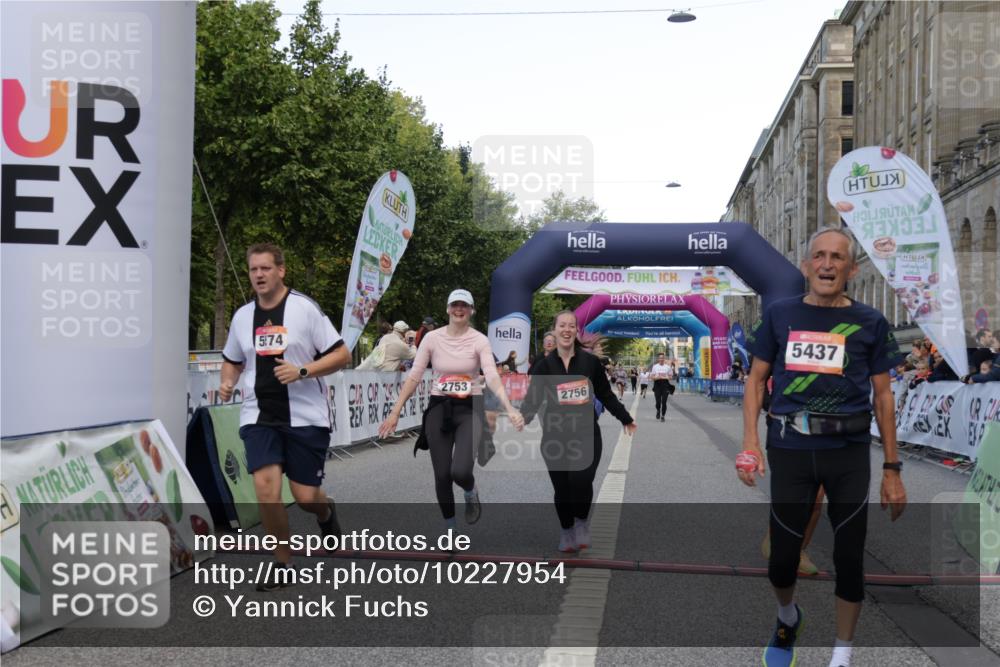 06.09.2026 - CURREX Alsterlauf Yannick Fuchs http://msf.ph/oto/10227954 06.09.2026 10:31:59 Ziel 2642, 2753, 2756, 4338, 5437, 5574, 6185 meine-sportfotos.de