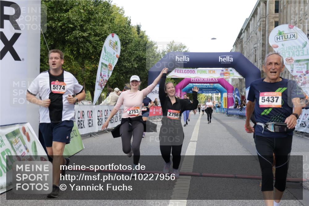 06.09.2026 - CURREX Alsterlauf Yannick Fuchs http://msf.ph/oto/10227956 06.09.2026 10:32:00 Ziel 2642, 2753, 2756, 4338, 5437, 5574, 6185 meine-sportfotos.de