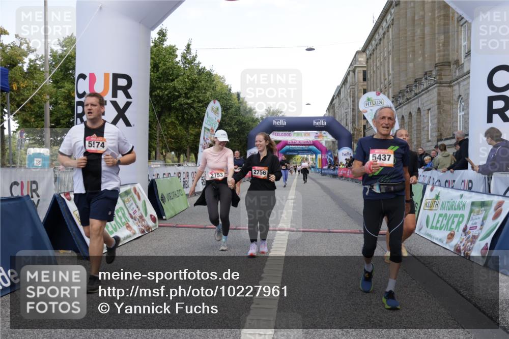 06.09.2026 - CURREX Alsterlauf Yannick Fuchs http://msf.ph/oto/10227961 06.09.2026 10:32:00 Ziel 2642, 2753, 2756, 4338, 5437, 5574, 6185 meine-sportfotos.de