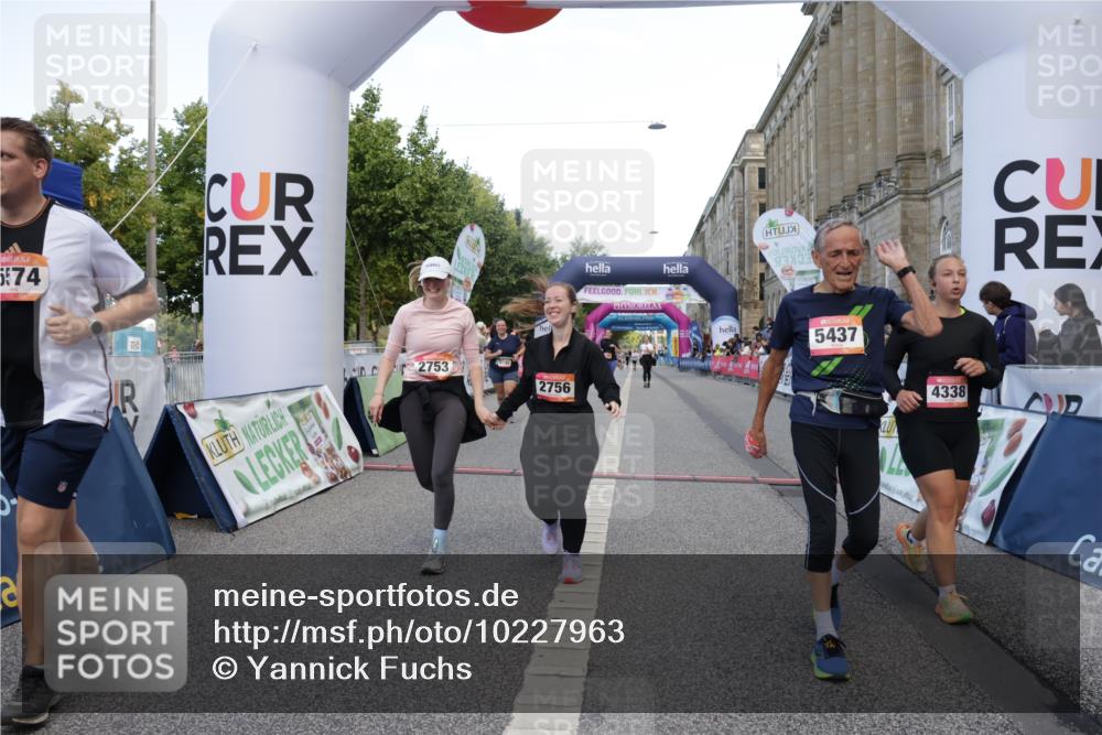 06.09.2026 - CURREX Alsterlauf Yannick Fuchs http://msf.ph/oto/10227963 06.09.2026 10:32:01 Ziel 2642, 2753, 2756, 4338, 5437, 5574, 6185 meine-sportfotos.de