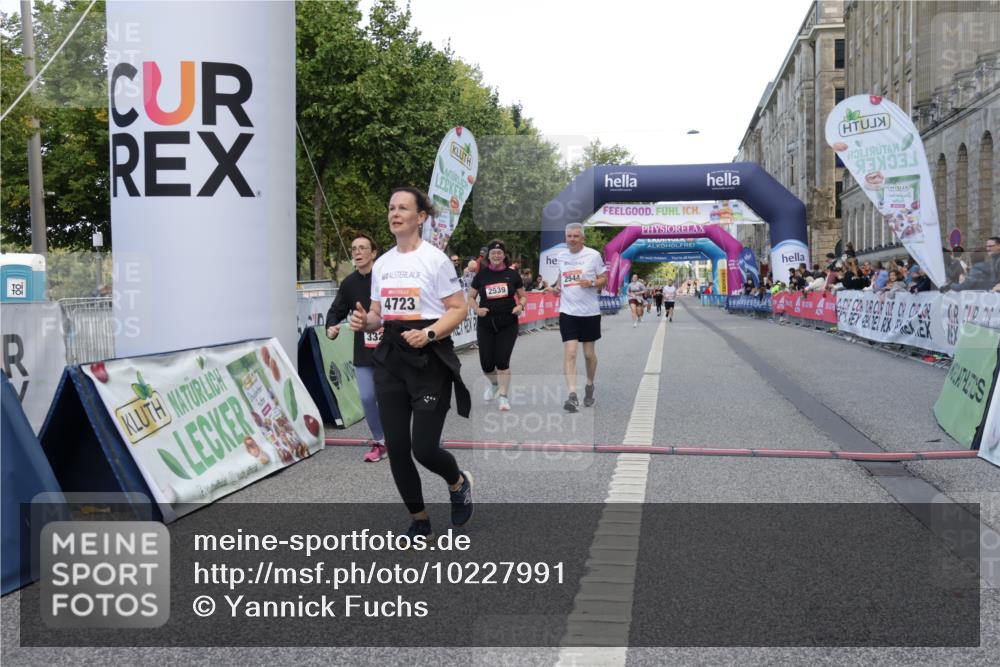 06.09.2026 - CURREX Alsterlauf Yannick Fuchs http://msf.ph/oto/10227991 06.09.2026 10:32:11 Ziel 2539, 2544, 2642, 2906, 3000, 3329, 4723, 6185 meine-sportfotos.de
