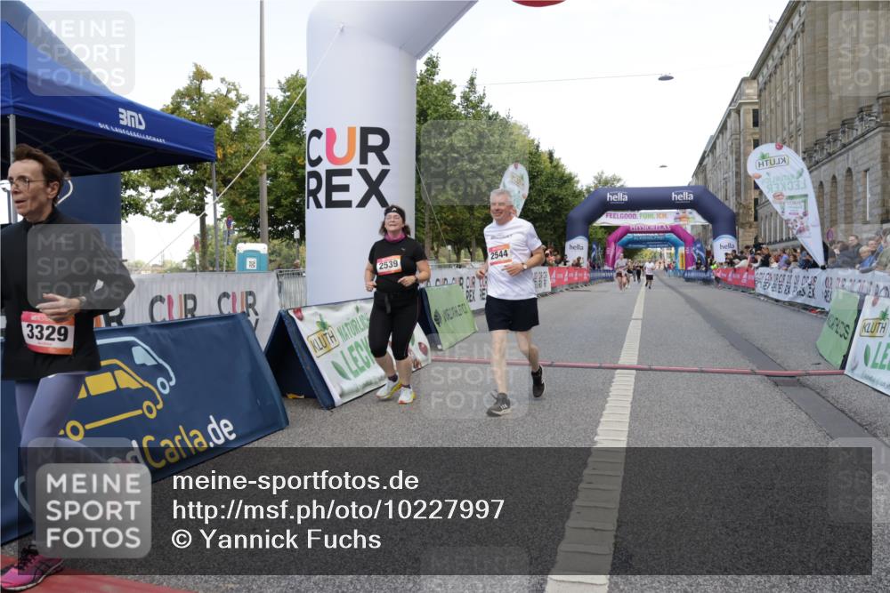 06.09.2026 - CURREX Alsterlauf Yannick Fuchs http://msf.ph/oto/10227997 06.09.2026 10:32:14 Ziel 2539, 2544, 2906, 3000, 3329, 4723 meine-sportfotos.de