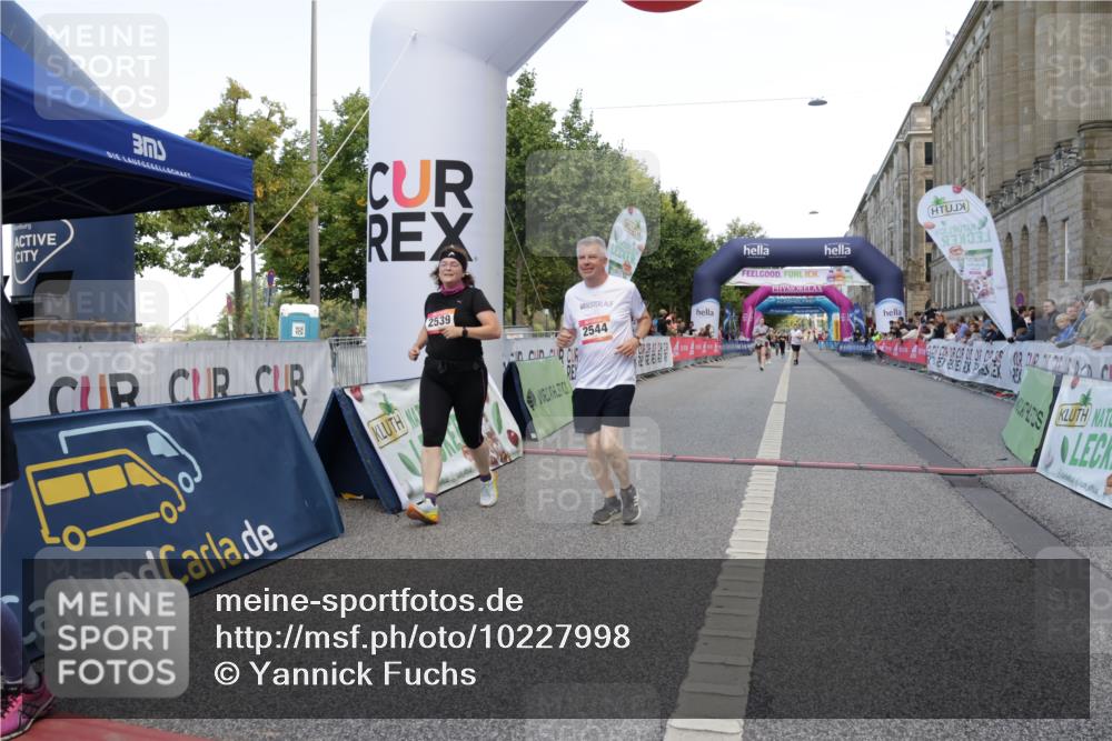 06.09.2026 - CURREX Alsterlauf Yannick Fuchs http://msf.ph/oto/10227998 06.09.2026 10:32:14 Ziel 2539, 2544, 2906, 3000, 3329, 4723 meine-sportfotos.de