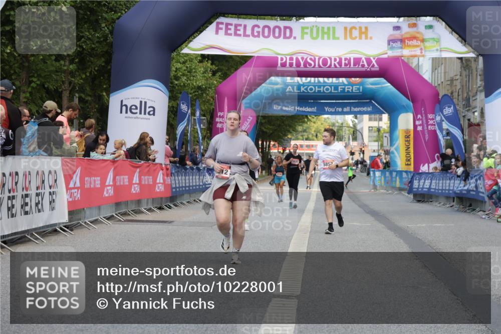 06.09.2026 - CURREX Alsterlauf Yannick Fuchs http://msf.ph/oto/10228001 06.09.2026 10:32:17 Ziel 2212, 2539, 2544, 3329, 4723 meine-sportfotos.de