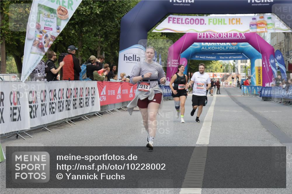 06.09.2026 - CURREX Alsterlauf Yannick Fuchs http://msf.ph/oto/10228002 06.09.2026 10:32:19 Ziel 2212, 2539, 2544 meine-sportfotos.de