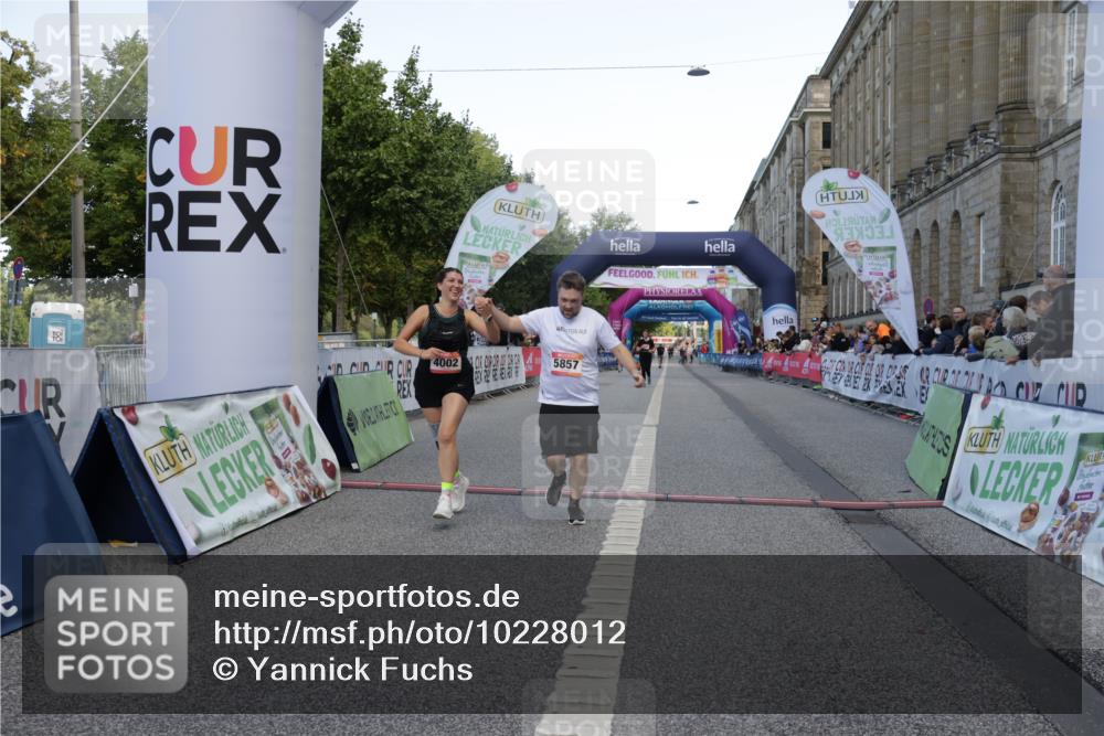 06.09.2026 - CURREX Alsterlauf Yannick Fuchs http://msf.ph/oto/10228012 06.09.2026 10:32:25 Ziel 2212, 4002, 5857 meine-sportfotos.de