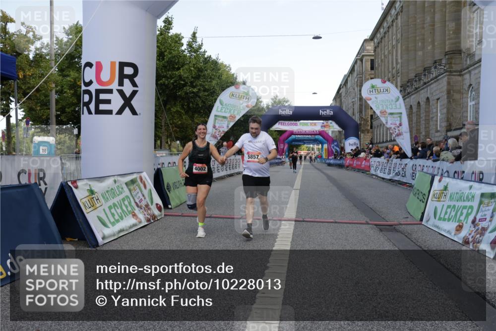 06.09.2026 - CURREX Alsterlauf Yannick Fuchs http://msf.ph/oto/10228013 06.09.2026 10:32:25 Ziel 2212, 4002, 5857 meine-sportfotos.de