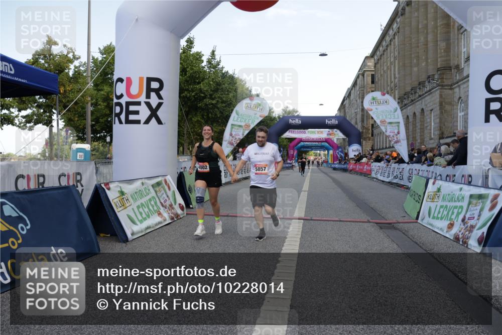 06.09.2026 - CURREX Alsterlauf Yannick Fuchs http://msf.ph/oto/10228014 06.09.2026 10:32:25 Ziel 2212, 4002, 5857 meine-sportfotos.de