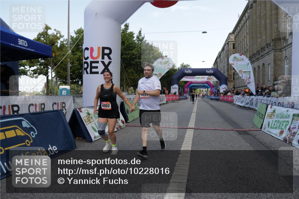 06.09.2026 - CURREX Alsterlauf Yannick Fuchs http://msf.ph/oto/10228016 06.09.2026 10:32:26 Ziel 2212, 4002, 5857 meine-sportfotos.de