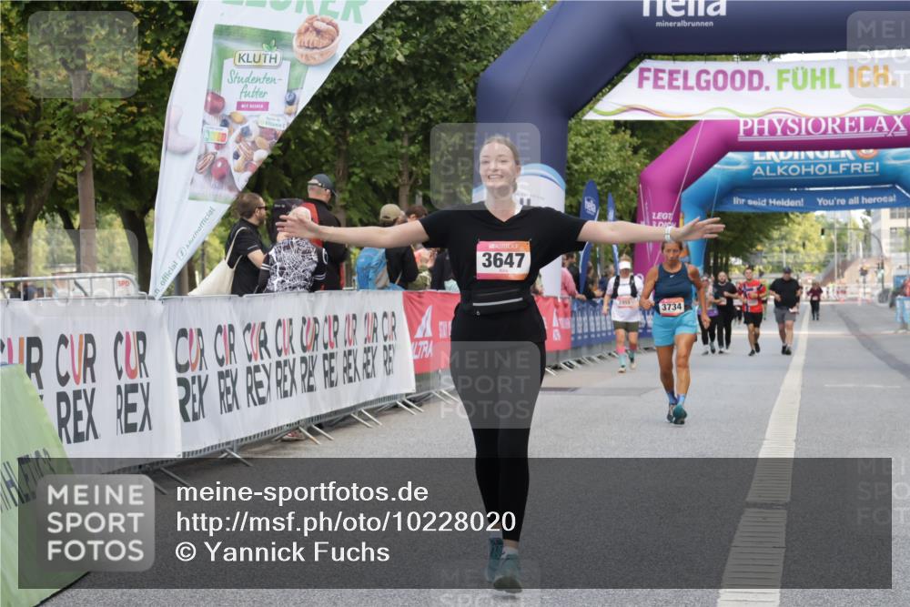 06.09.2026 - CURREX Alsterlauf Yannick Fuchs http://msf.ph/oto/10228020 06.09.2026 10:32:33 Ziel 3647 meine-sportfotos.de