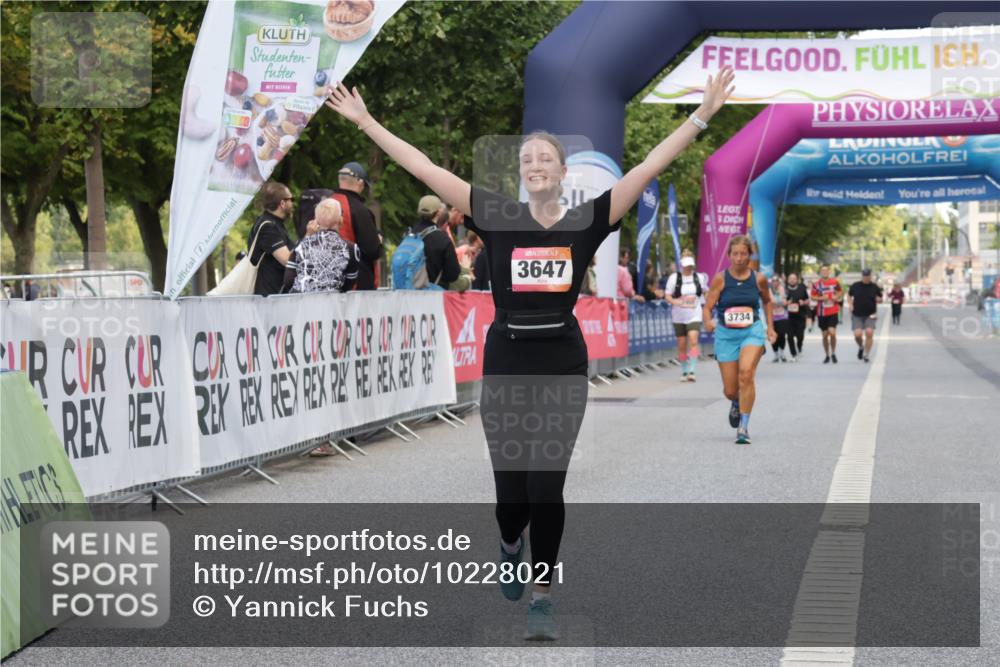 06.09.2026 - CURREX Alsterlauf Yannick Fuchs http://msf.ph/oto/10228021 06.09.2026 10:32:33 Ziel 3647 meine-sportfotos.de