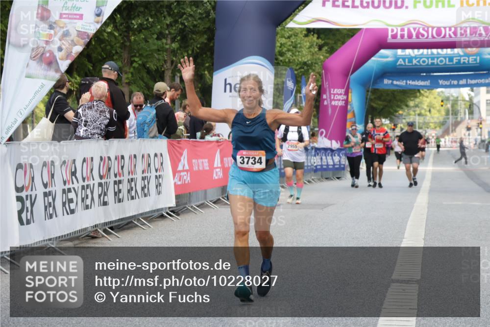 06.09.2026 - CURREX Alsterlauf Yannick Fuchs http://msf.ph/oto/10228027 06.09.2026 10:32:38 Ziel 3647, 3734 meine-sportfotos.de