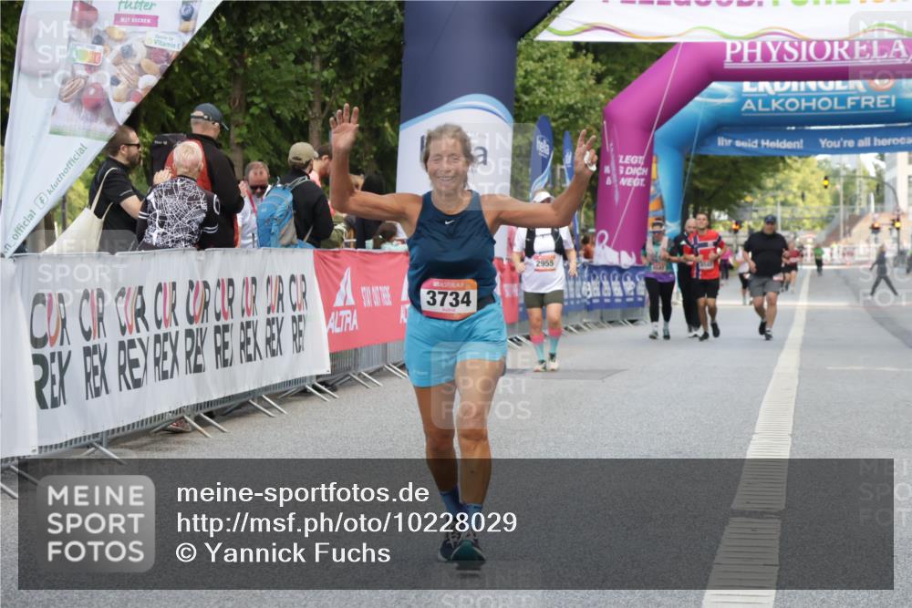 06.09.2026 - CURREX Alsterlauf Yannick Fuchs http://msf.ph/oto/10228029 06.09.2026 10:32:38 Ziel 3647, 3734 meine-sportfotos.de