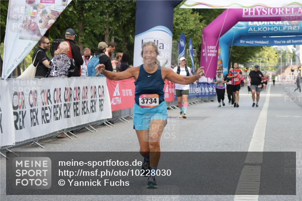 06.09.2026 - CURREX Alsterlauf Yannick Fuchs http://msf.ph/oto/10228030 06.09.2026 10:32:38 Ziel 3647, 3734 meine-sportfotos.de