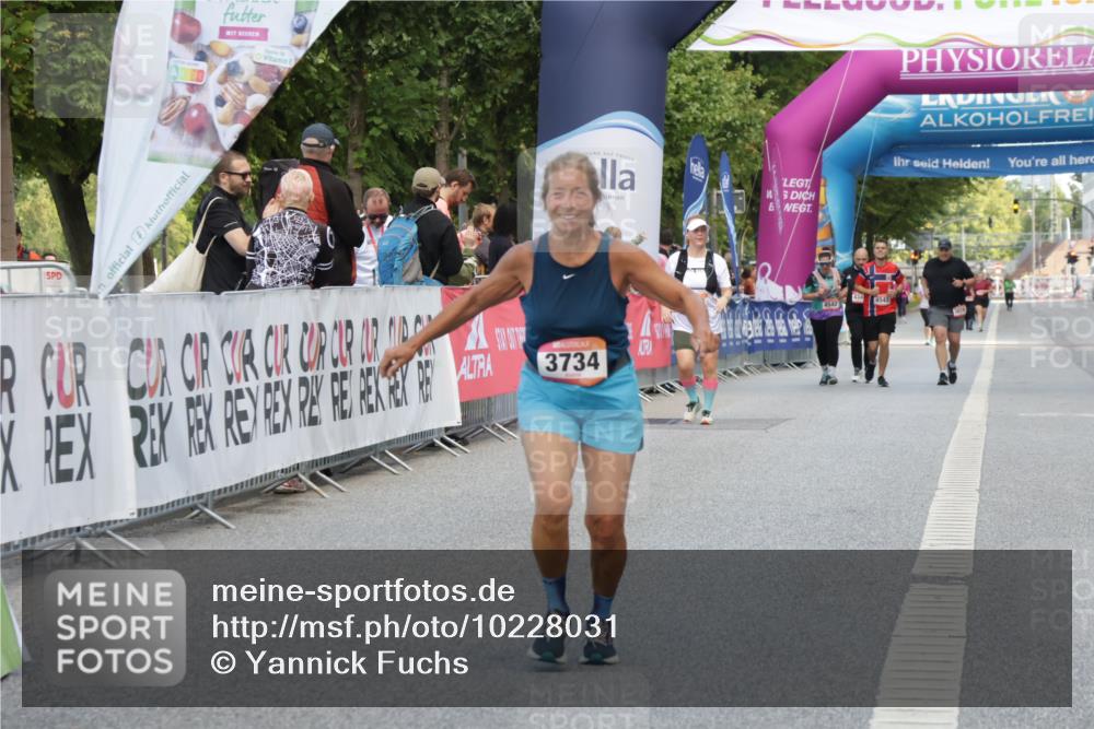 06.09.2026 - CURREX Alsterlauf Yannick Fuchs http://msf.ph/oto/10228031 06.09.2026 10:32:38 Ziel 3647, 3734 meine-sportfotos.de