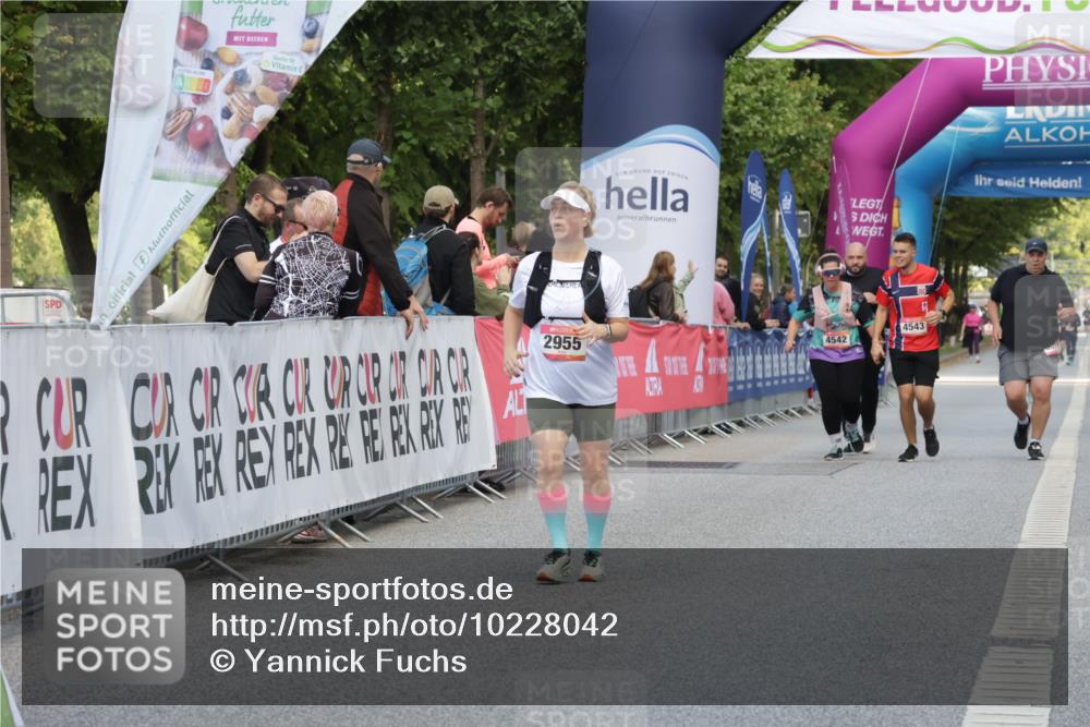 06.09.2026 - CURREX Alsterlauf Yannick Fuchs http://msf.ph/oto/10228042 06.09.2026 10:32:45 Ziel 3734 meine-sportfotos.de