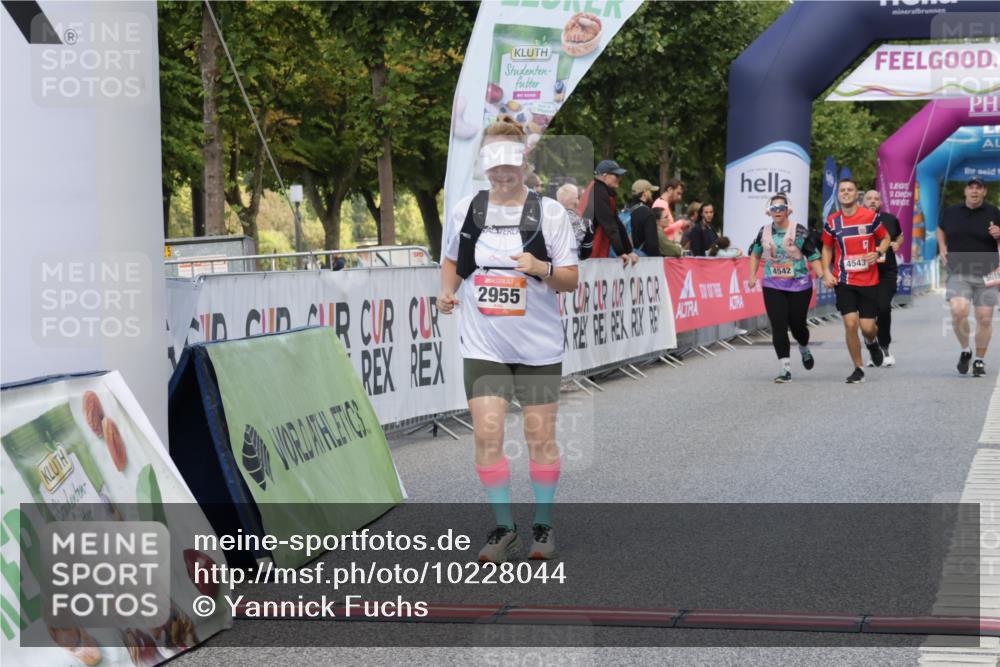 06.09.2026 - CURREX Alsterlauf Yannick Fuchs http://msf.ph/oto/10228044 06.09.2026 10:32:50 Ziel 2955 meine-sportfotos.de