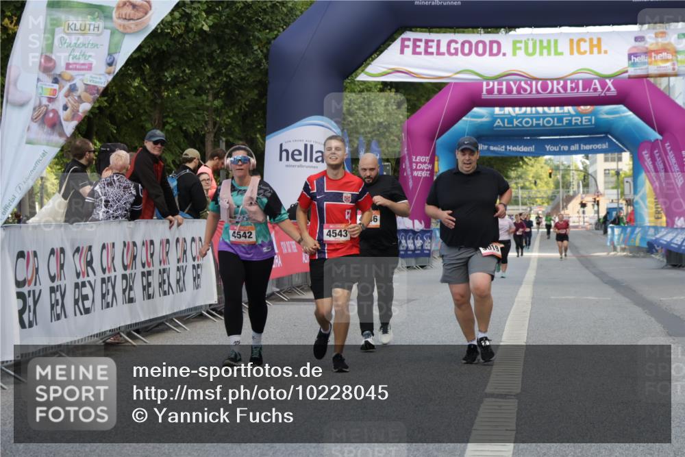 06.09.2026 - CURREX Alsterlauf Yannick Fuchs http://msf.ph/oto/10228045 06.09.2026 10:32:52 Ziel 2955, 4346, 4542, 4543, 5019 meine-sportfotos.de