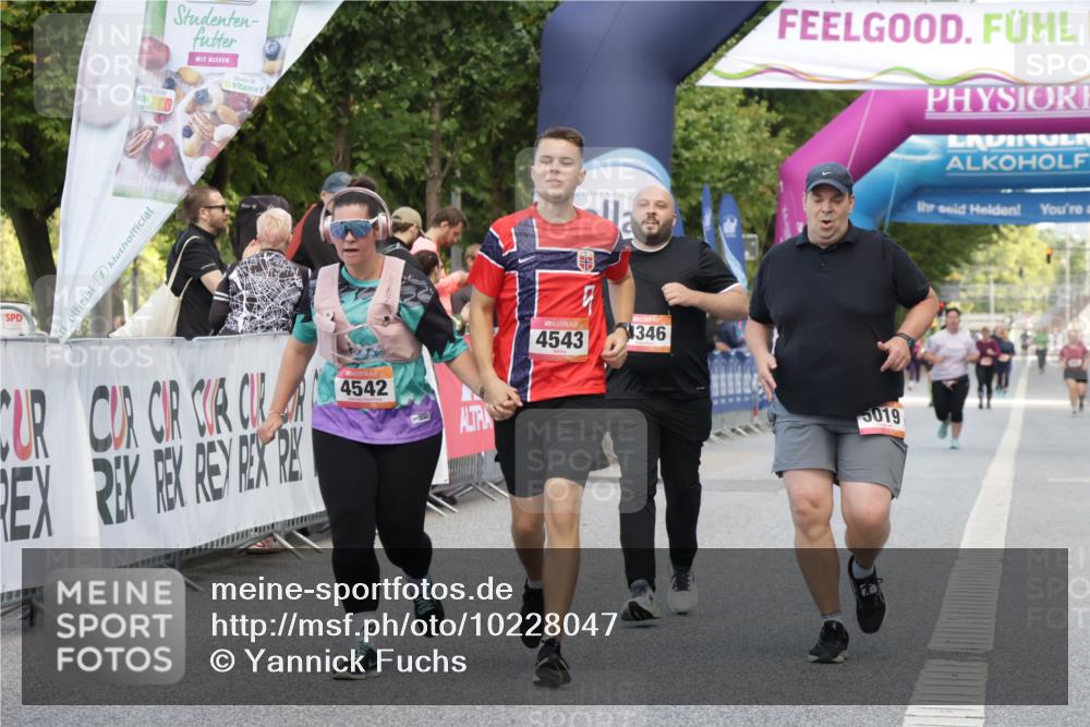 06.09.2026 - CURREX Alsterlauf Yannick Fuchs http://msf.ph/oto/10228047 06.09.2026 10:32:53 Ziel 2955, 4346, 4542, 4543, 5019 meine-sportfotos.de