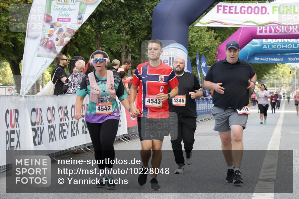 06.09.2026 - CURREX Alsterlauf Yannick Fuchs http://msf.ph/oto/10228048 06.09.2026 10:32:53 Ziel 2955, 4346, 4542, 4543, 5019 meine-sportfotos.de