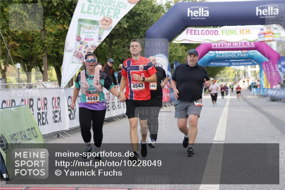 06.09.2026 - CURREX Alsterlauf Yannick Fuchs http://msf.ph/oto/10228049 06.09.2026 10:32:54 Ziel 2955, 4346, 4542, 4543, 5019 meine-sportfotos.de