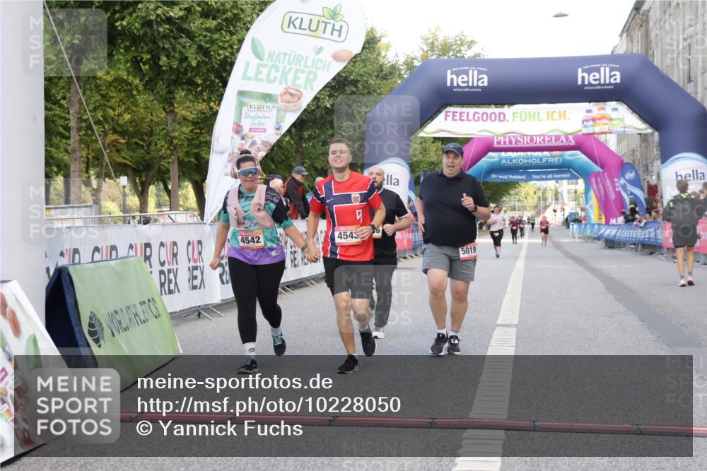 06.09.2026 - CURREX Alsterlauf Yannick Fuchs http://msf.ph/oto/10228050 06.09.2026 10:32:54 Ziel 2955, 4346, 4542, 4543, 5019 meine-sportfotos.de